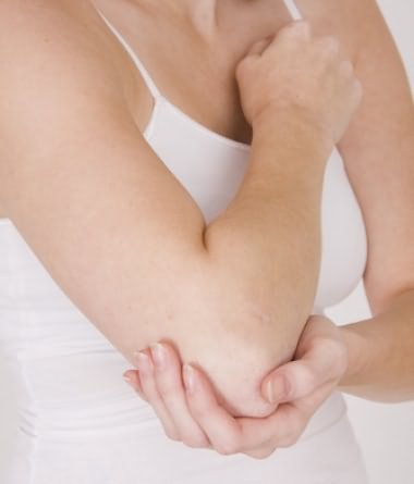 laikydami kairįjį ranka alkūnės sąnario skausmas peties sąnario gydymas ir sukelia