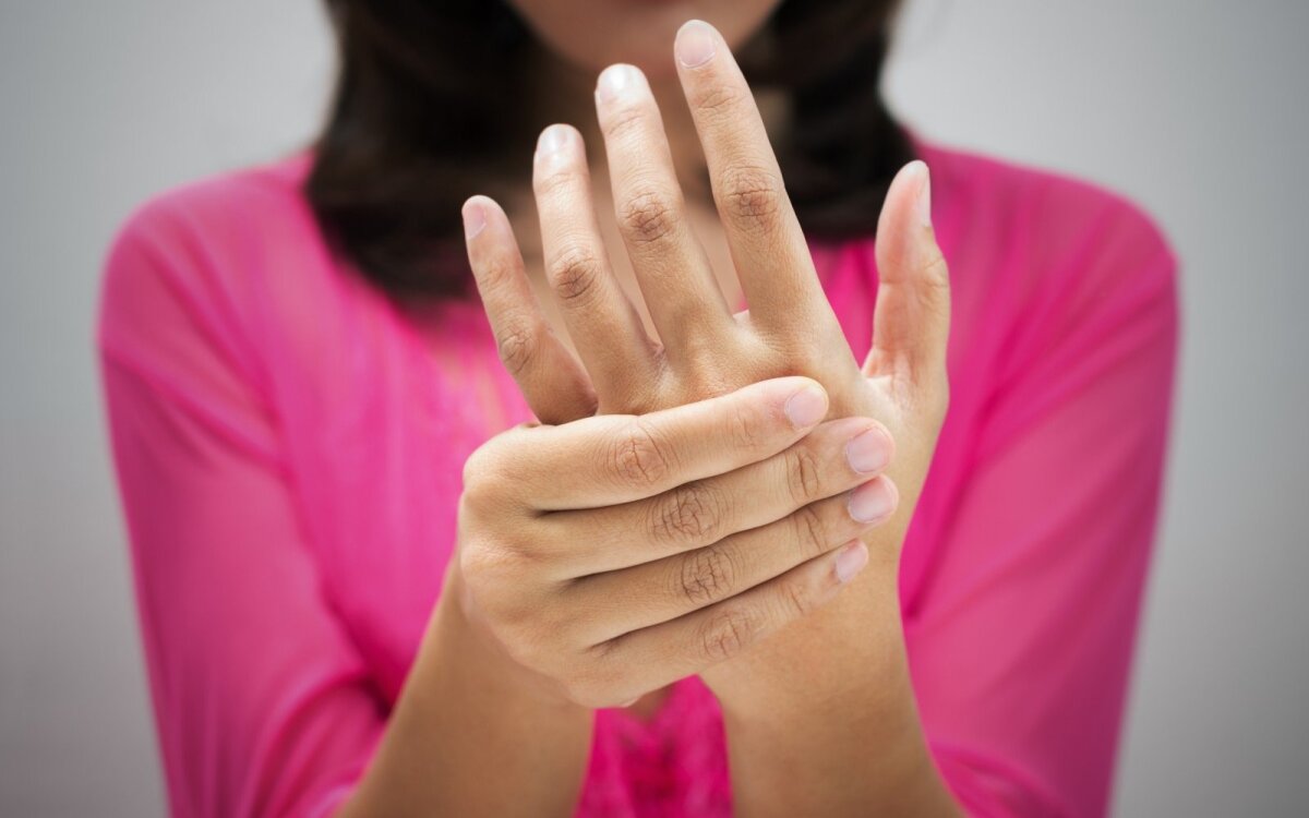 kodėl skausmas rankų sąnarius kuo skiriasi artrito gydymas