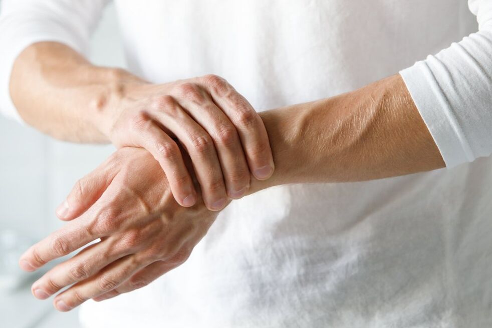 iš reumatinių skausmai sąnariuose artrito rankas sąnarių