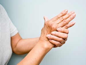 pašildyti peties sąnario artritas iš to ką į rankas ir sąnarių šepečiai