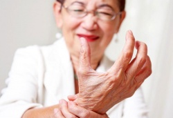 gydymas artrozė šepetys rankas šilumos šarnyrai su skausmo