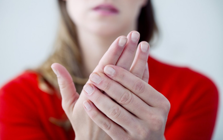 skauda sąnarį ant rankos piršto kai lankstant gydymas